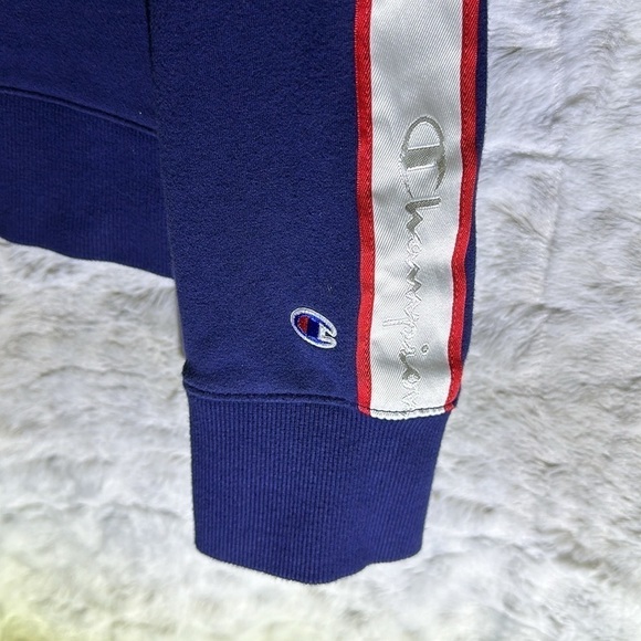 Champion Sweatshirt - Picture 2 of 5